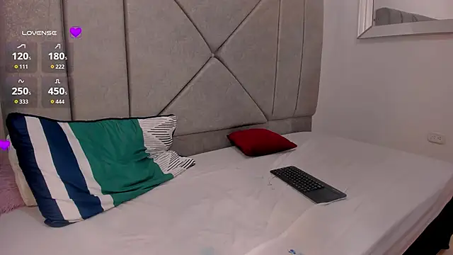 Miaa Star1 online show from 11.26.25