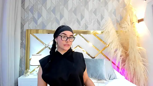 Snapshot of DevoraCarther chatting on 10.19.25 DevoraCarther online show from 10.19.25