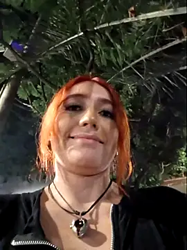 Snapshot of EvelynCrow_ chatting on 10.19.25 EvelynCrow online show from 10.19.25