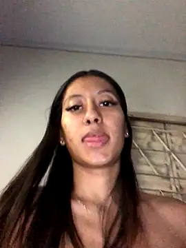 Snapshot of santosz83 chatting on 10.21.25 santosz83 online show from 10.21.25