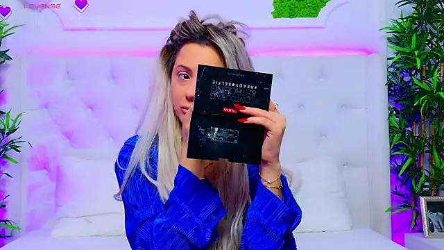 Snapshot of AriannaSins chatting on 11.07.25 AriannaSins online show from 11.07.25