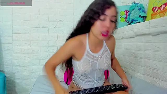 Snapshot of arielsweeth chatting on 10.18.25 arielsweeth online show from 10.18.25