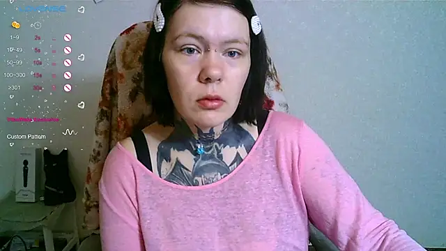 Snapshot of The_ICE_OWL chatting on 10.18.25 The ICE OWL online show from 10.18.25