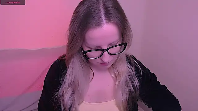 AllaLeomz online show from 11.11.25