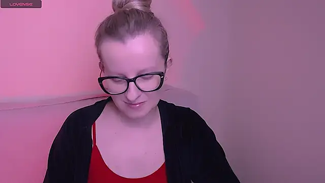 AllaLeomz online show from 11.21.25