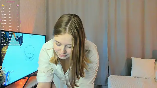 Snapshot of StarlitMuse chatting on 11.08.25 StarlitMuse online show from 11.08.25