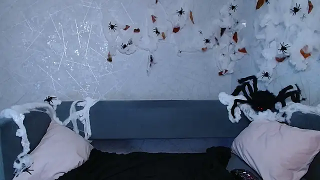 evaa here  online show from 10.21.25