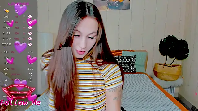 Snapshot of honeybuns_lizzy chatting on 10.17.25 honeybuns lizzy online show from 10.17.25