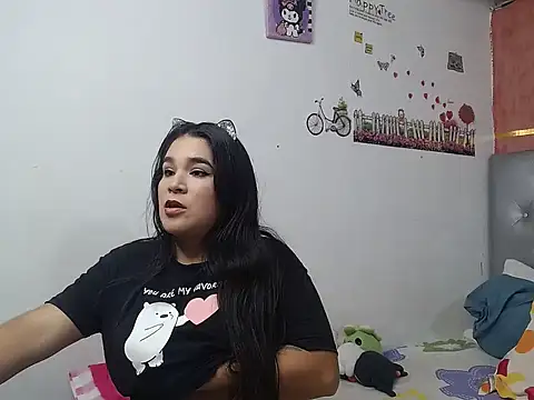 Snapshot of camilahot10 chatting on 10.15.25 camilahot10 online show from 10.15.25