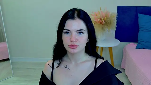 Snapshot of Meow_Milena chatting on 10.17.25 Meow Milena online show from 10.17.25