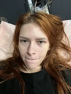 Snapshot of -bestie- chatting on 10.19.25 -bestie- online show from 10.19.25