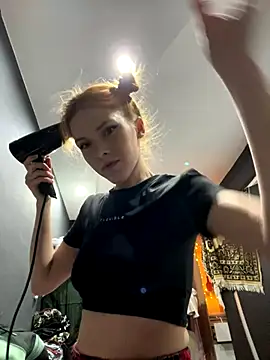 Snapshot of -bestie- chatting on 10.26.25 -bestie- online show from 10.26.25