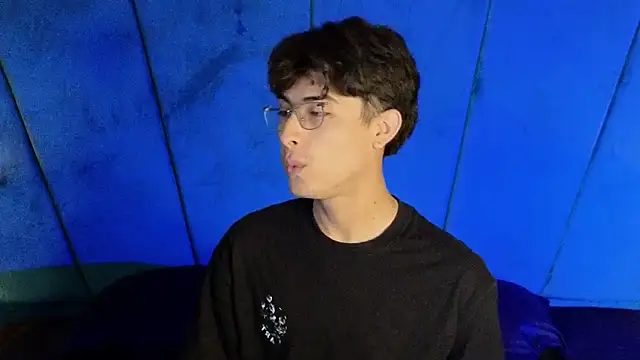 Aaron Eze online show from 10.25.25