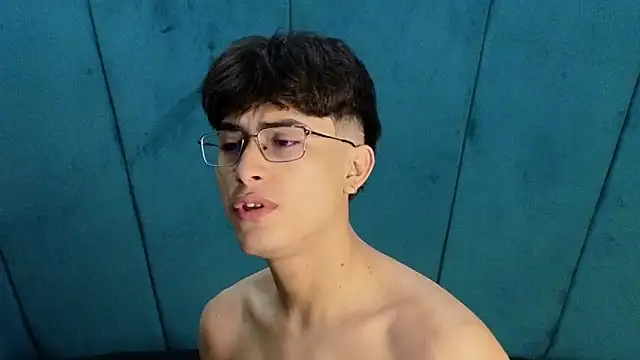 Aaron Eze online show from 11.06.25