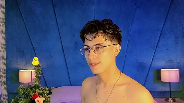 Aaron Eze online show from 12.04.25