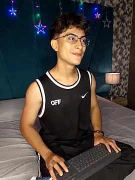 Aaron Eze online show from 12.20.25