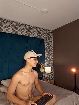 Aaron Eze online show from 02.17.26