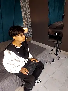 Aaron Eze online show from 03.20.26