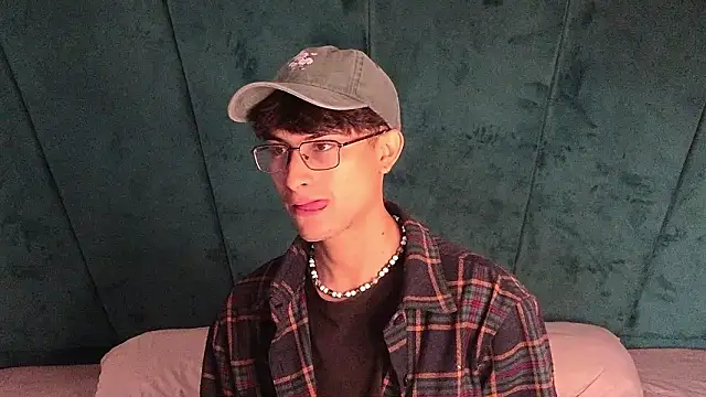 Aaron Eze online show from 03.26.26