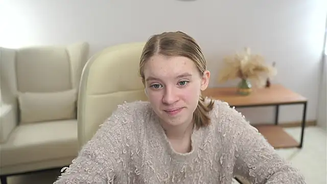 Snapshot of VestaRonan chatting on 10.16.25 VestaRonan online show from 10.16.25