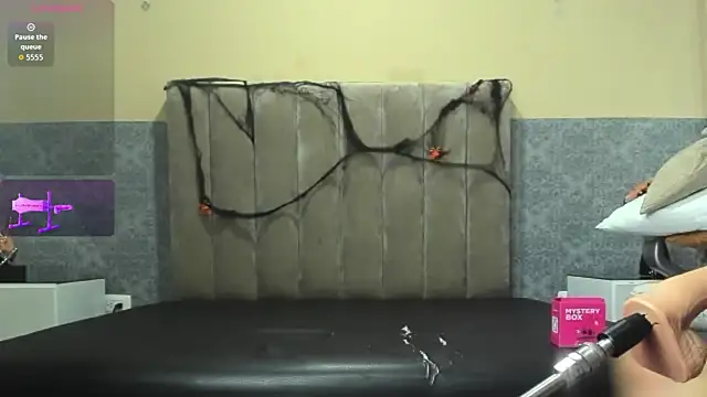 Xavier Fox    online show from 10.22.25