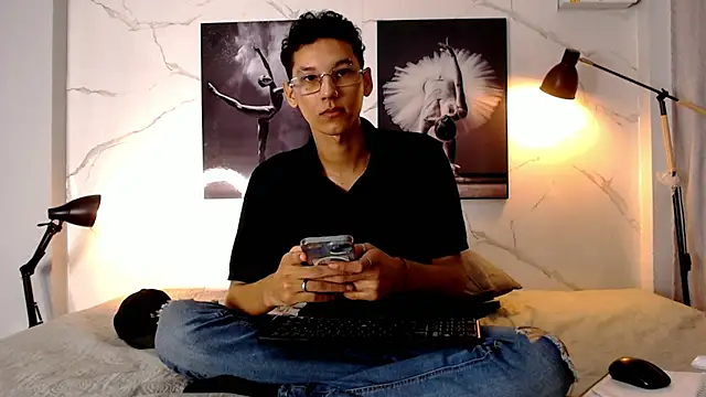 Snapshot of AQUARIUS_x chatting on 10.16.25 AQUARIUS x online show from 10.16.25