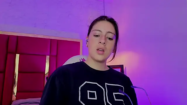 moon winy online show from 04.19.26