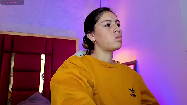 Snapshot of moon_winy chatting on 05.22.26 moon winy online show from 05.22.26