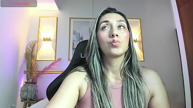 karlyy  online show from 12.17.25