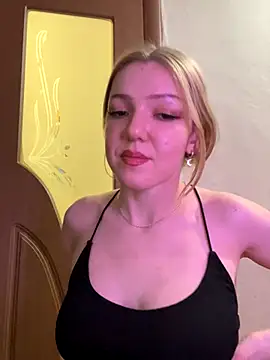 Snapshot of AlexandraXKitty chatting on 11.17.25 AlexandraXKitty online show from 11.17.25