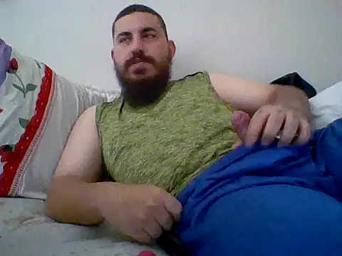 Snapshot of LuisDominate chatting on 10.16.25 LuisDominate online show from 10.16.25