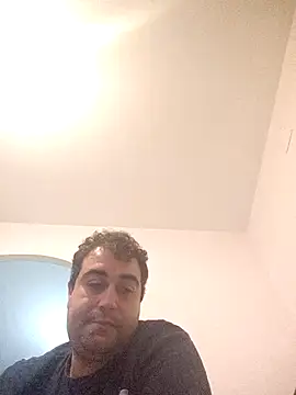 Snapshot of GluingPerson chatting on 11.11.25 GluingPerson online show from 11.11.25