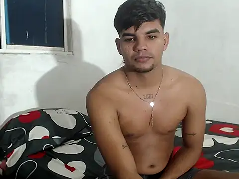 Snapshot of Charly_22cm chatting on 10.17.25 Charly 22cm online show from 10.17.25