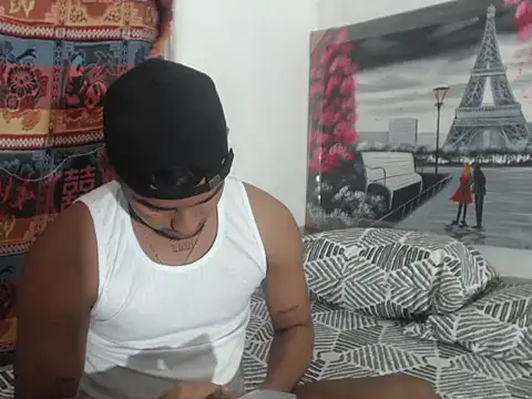 Snapshot of Charly_22cm chatting on 10.24.25 Charly 22cm online show from 10.24.25