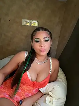 Snapshot of Keezylongway chatting on 10.27.25 Keezylongway online show from 10.27.25