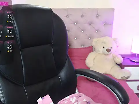 Snapshot of gabyy_cute_ chatting on 10.24.25 gabyy cute online show from 10.24.25