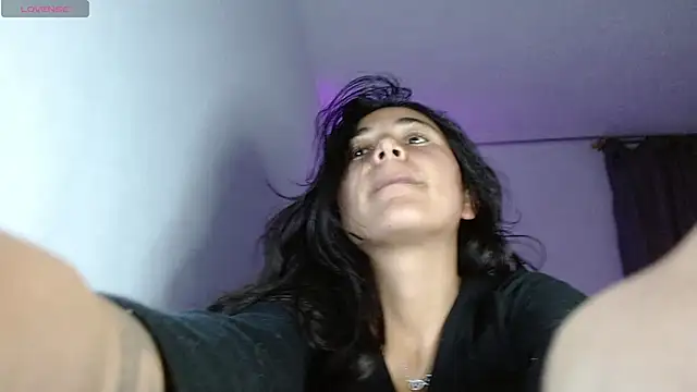 Snapshot of naomy_rain chatting on 10.22.25 naomy rain online show from 10.22.25