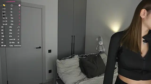 BrynnHolverson online show from 12.21.25