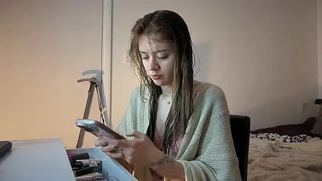 YasmineLace online show from 12.16.25