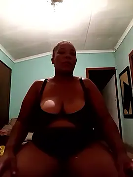 Snapshot of boobsqueenxo chatting on 02.19.26 boobsqueenxo online show from 02.19.26