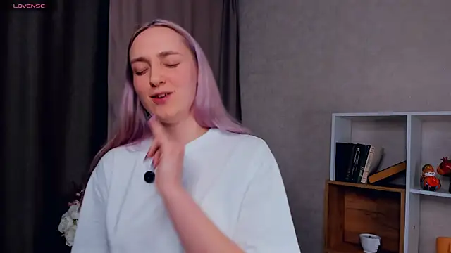 Snapshot of AdelineFabel chatting on 10.19.25 AdelineFabel online show from 10.19.25