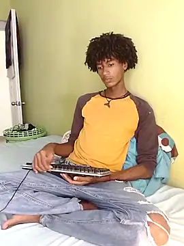 Snapshot of skinnyxsoo chatting on 10.19.25 skinnyxsoo online show from 10.19.25
