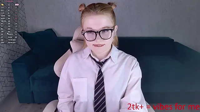 Snapshot of NayaValen chatting on 06.19.26 NayaValen online show from 06.19.26