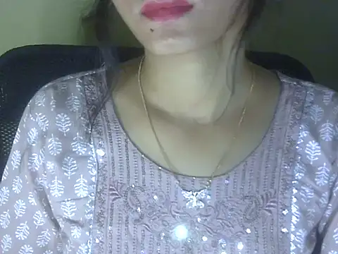 Snapshot of Shezi_N chatting on 05.28.26 Shezi N online show from 05.28.26