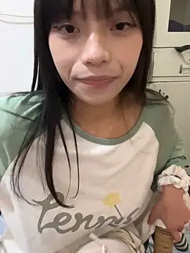 Snapshot of wanwan0418 chatting on 10.21.25 wanwan0418 online show from 10.21.25