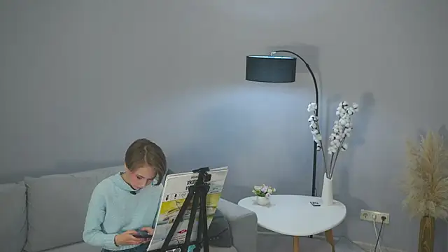 Snapshot of SabraDonkle chatting on 10.19.25 SabraDonkle online show from 10.19.25