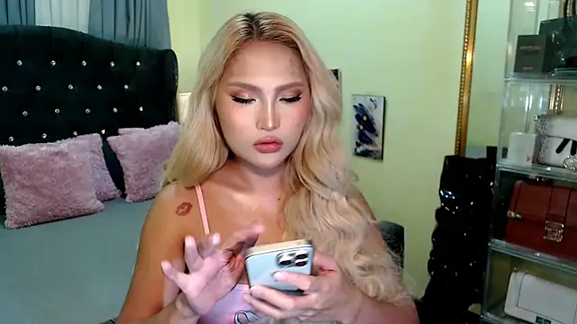 Snapshot of Sammyloove chatting on 07.24.26 Sammyloove online show from 07.24.26