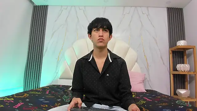 hoot booys  online show from 12.04.25