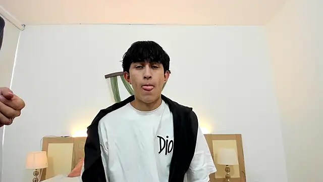 hoot booys  online show from 02.08.26