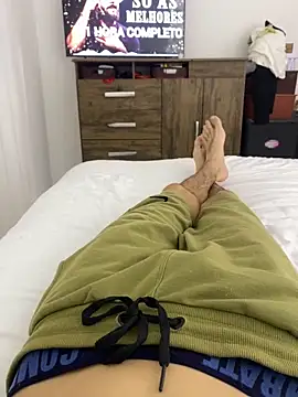 Snapshot of leozin01 chatting on 11.02.25 leozin01 online show from 11.02.25